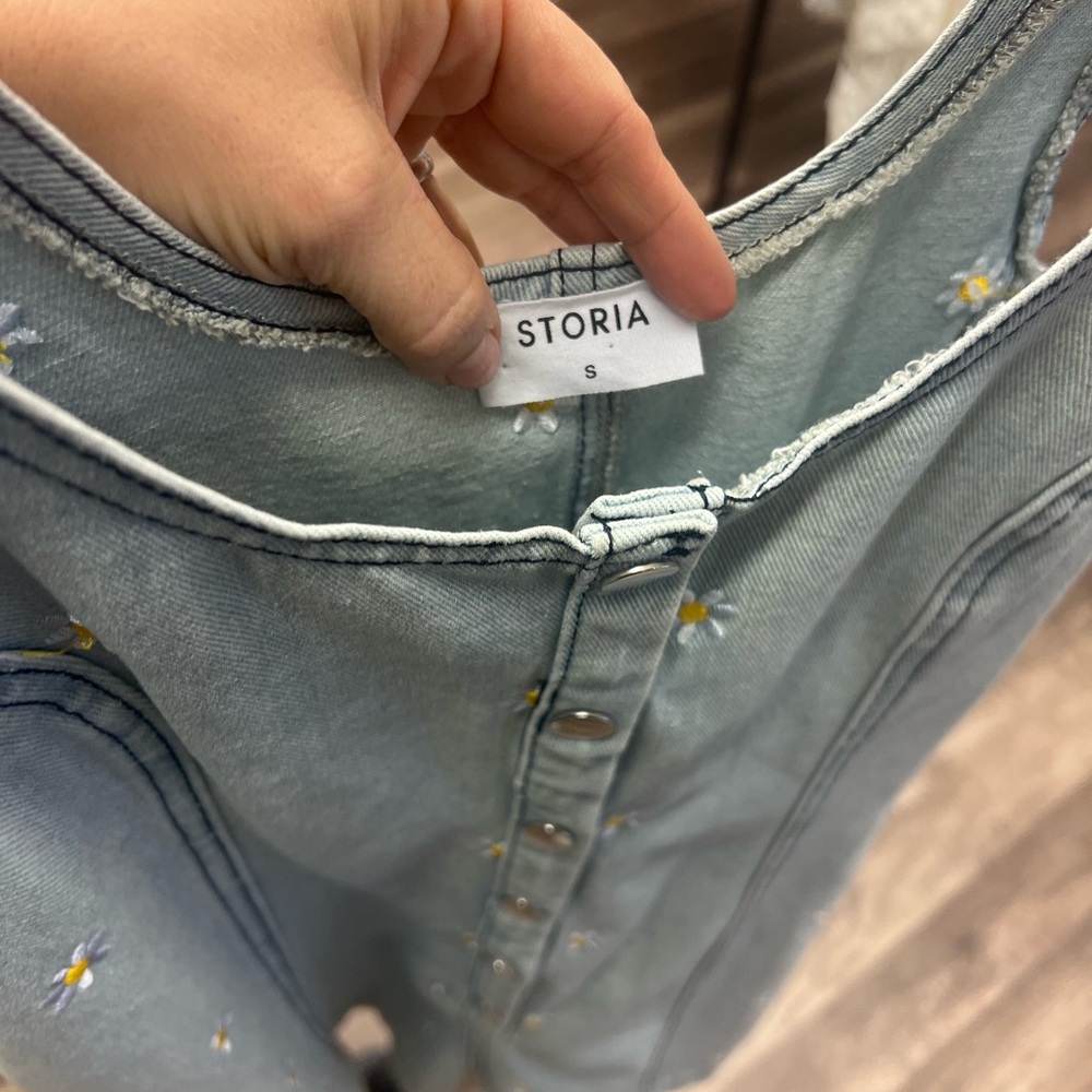 STORIA Denim ROMPER with Floral DAISY Embroidery - Picture 3 of 3